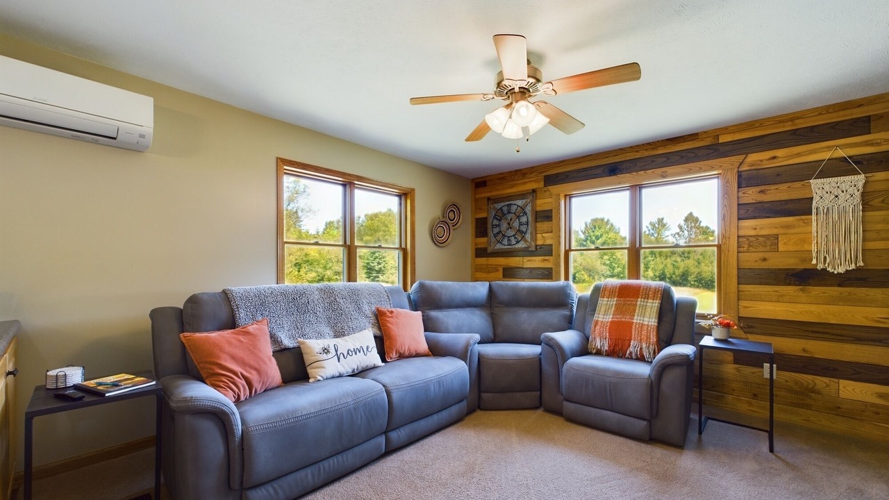 Photo of Livingroom in Munising
