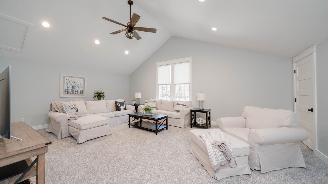 Photo of Livingroom in West Wing Estates