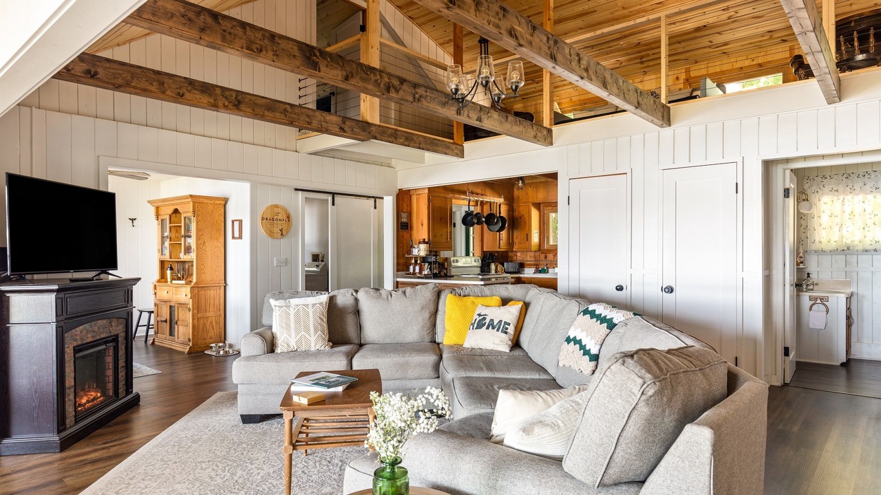 Photo of Livingroom in Central Lake