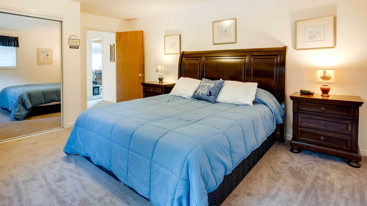 Photo of Bedroom in Coos Bay