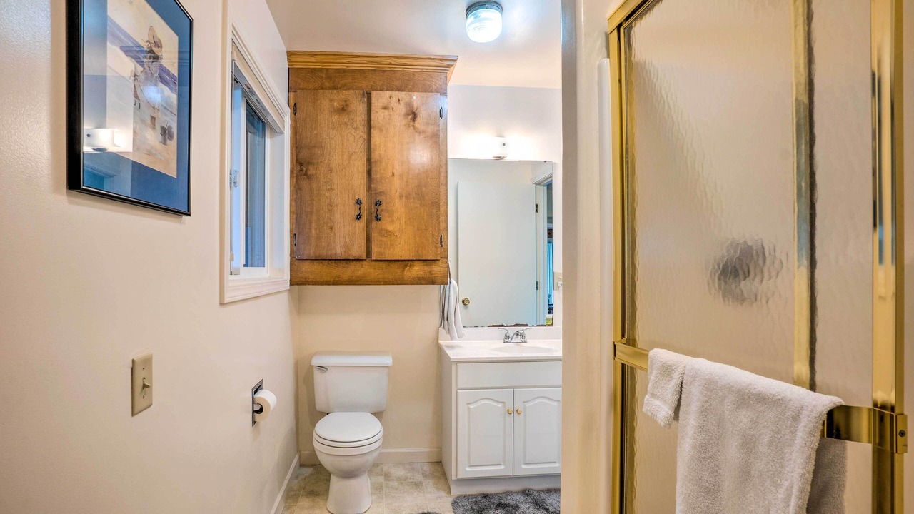 Photo of Bathroom in Coos Bay
