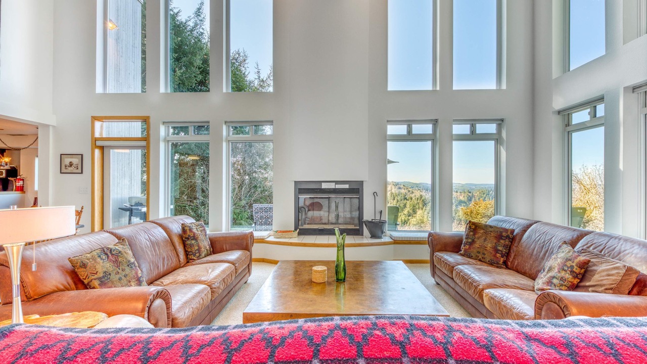 Photo of Livingroom in Coos Bay