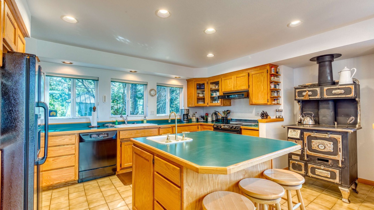 Photo of Kitchen in Coos Bay