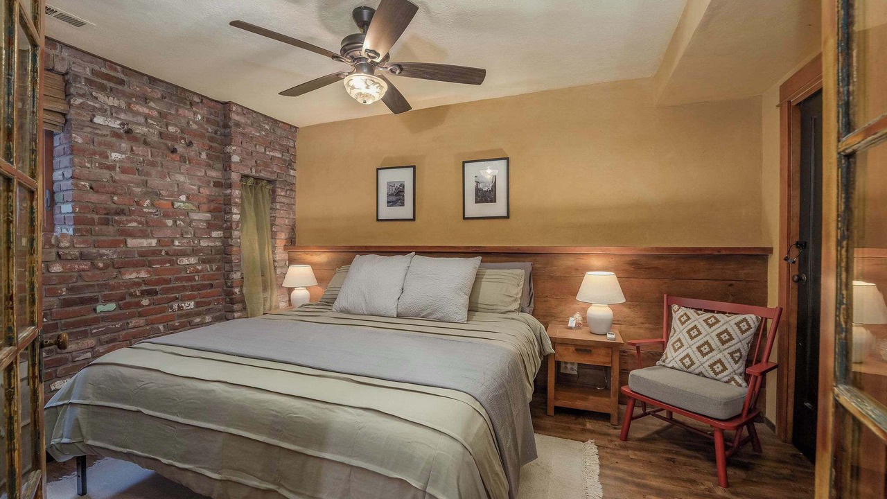 Photo of Bedroom in Sellwood-Moreland