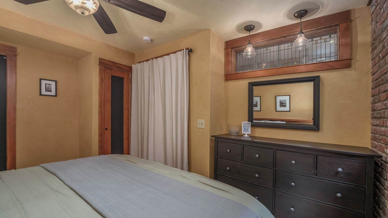 Photo of Bedroom in Sellwood-Moreland