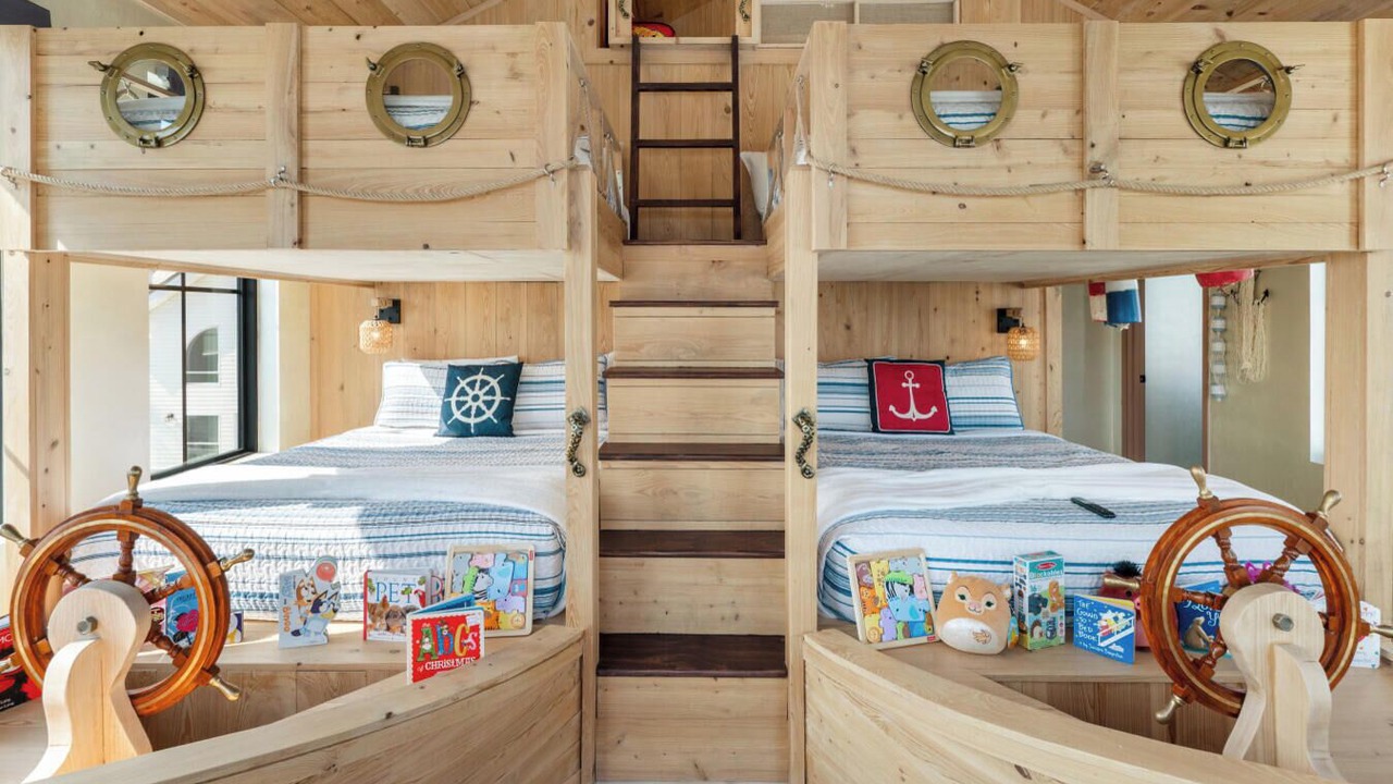 Photo of Bedroom in Crystal Beach