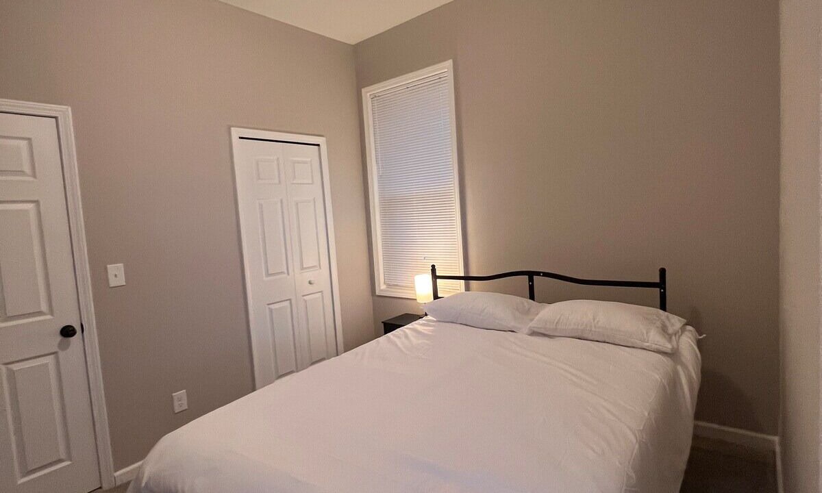 Photo of Bedroom in Mount Clemens