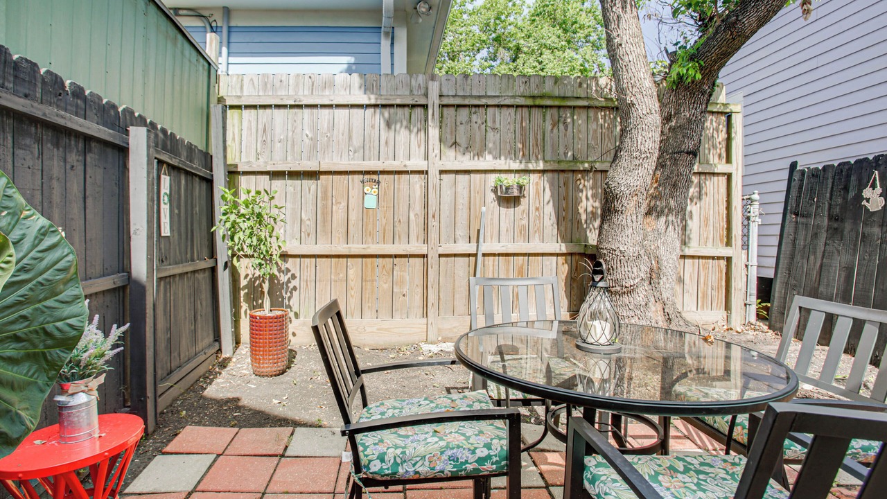 Photo of Outdoor in Freret