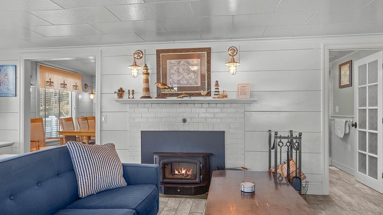 Photo of Livingroom in Rockaway Beach