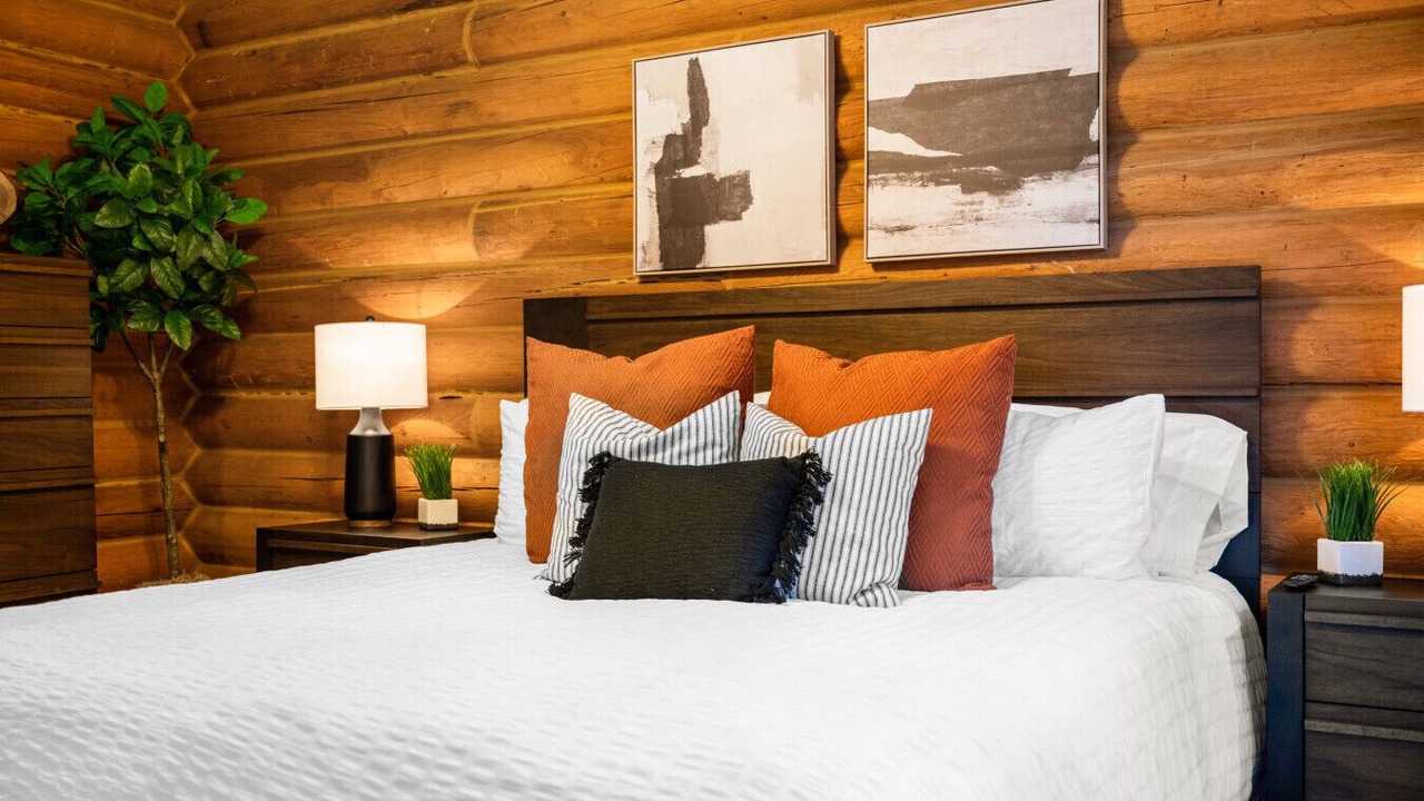 Photo of Bedroom in Alton