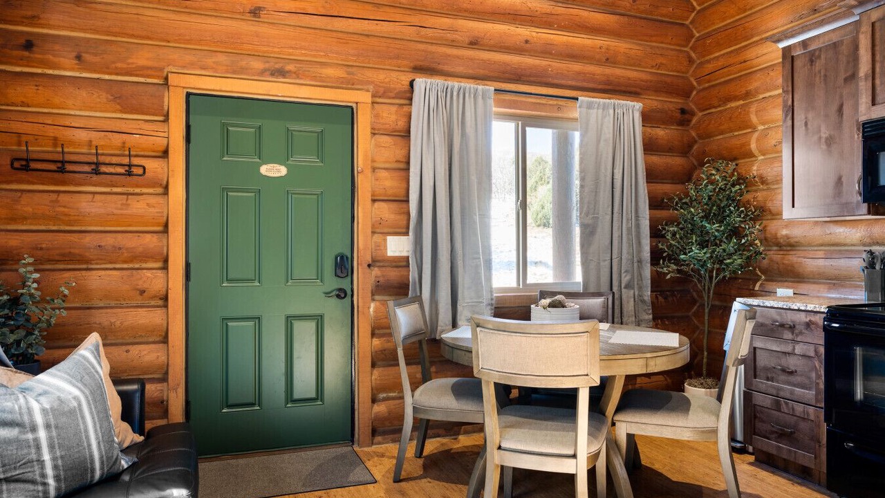 Photo of Livingroom in Alton