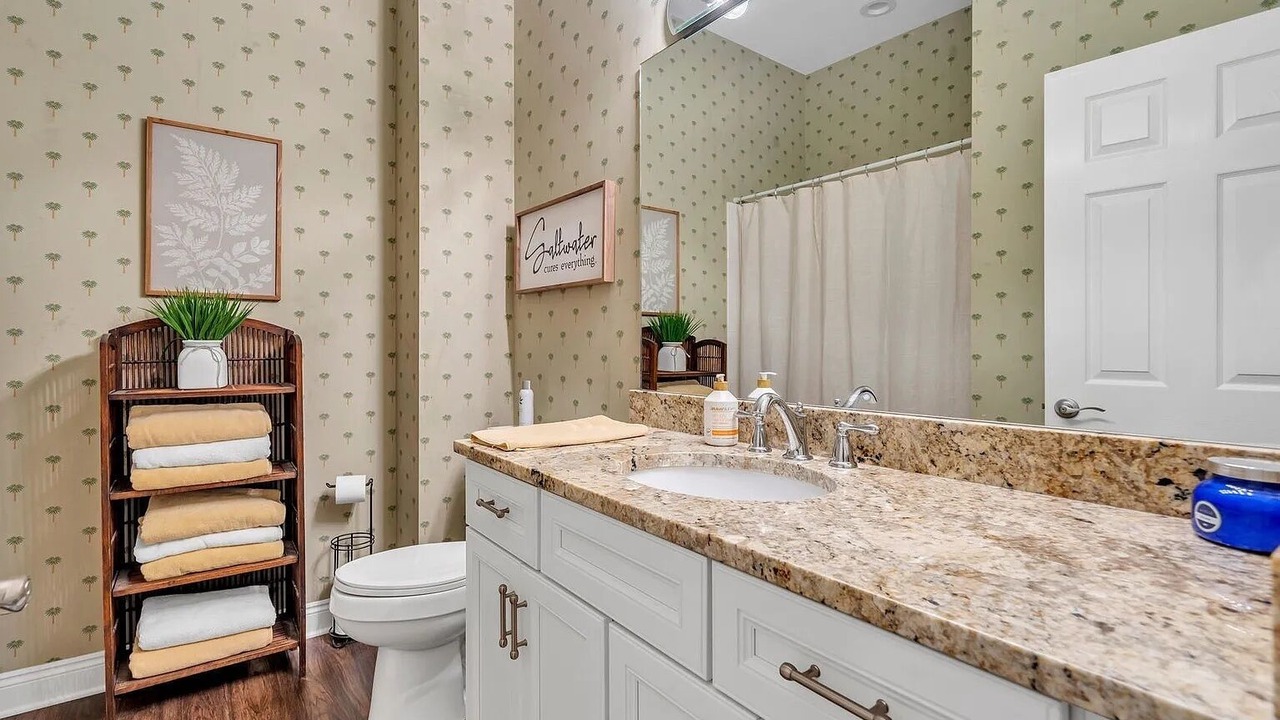 Photo of Bathroom in Clipper Cove