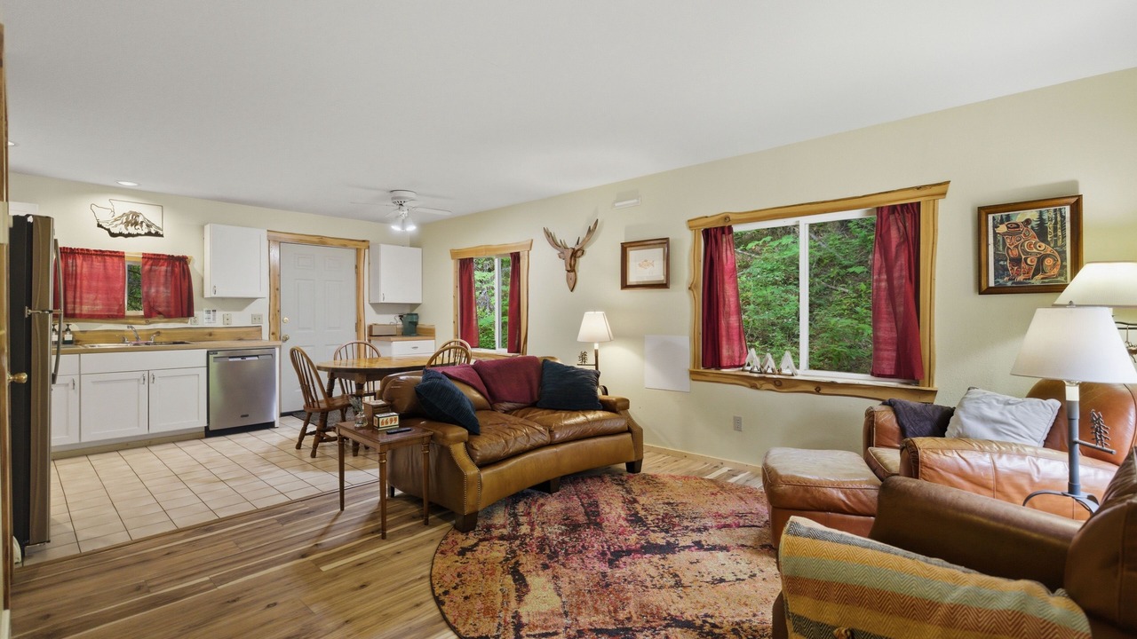 Photo of Livingroom in Packwood