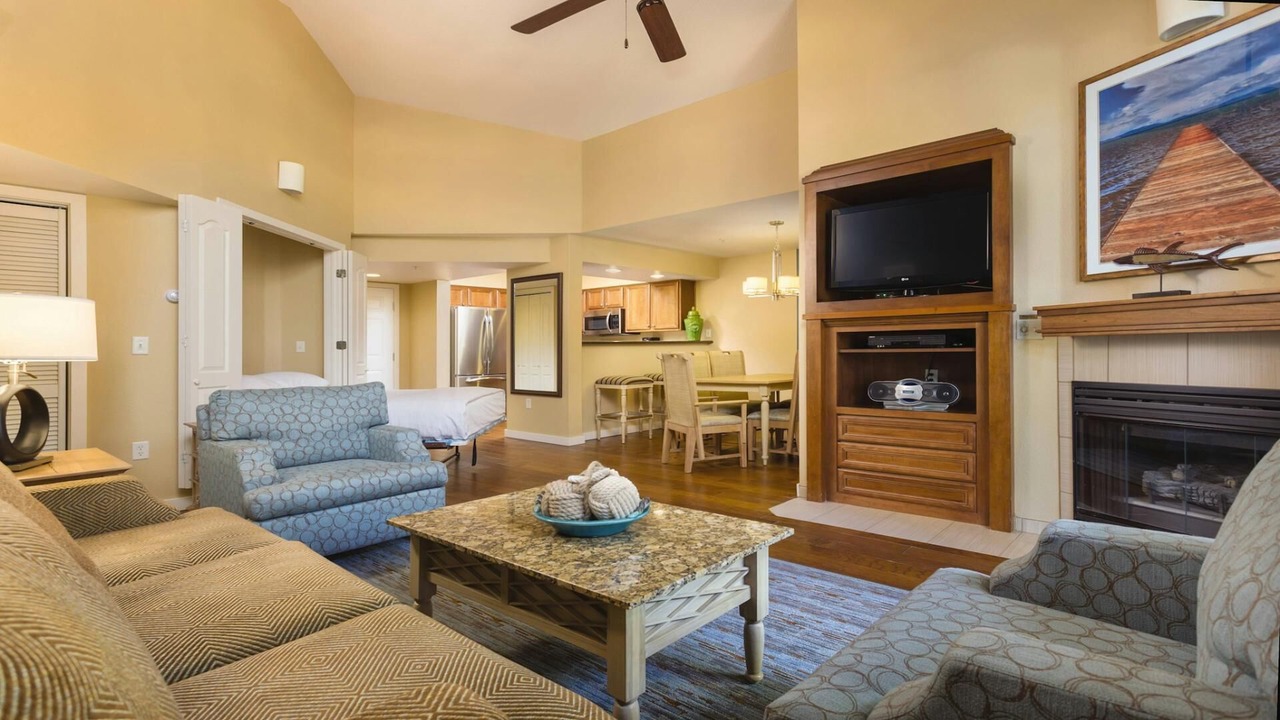 Photo of Livingroom in Round Hill Village