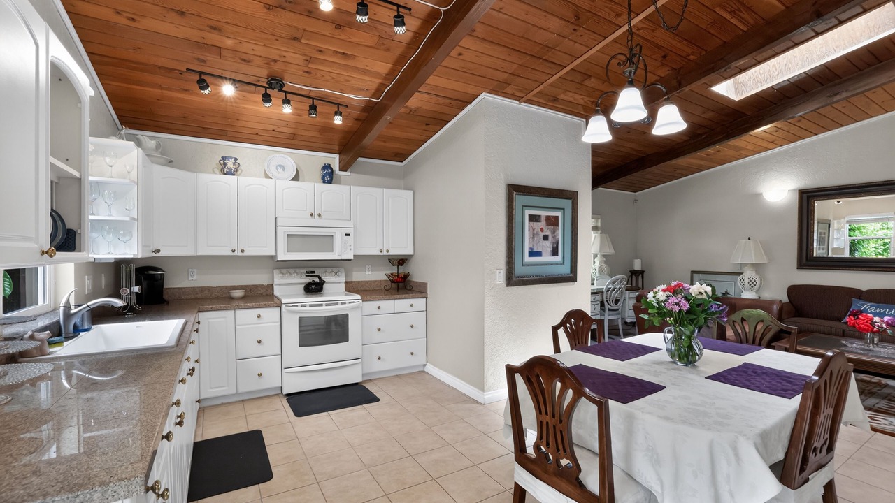 Photo of Kitchen in Aloha