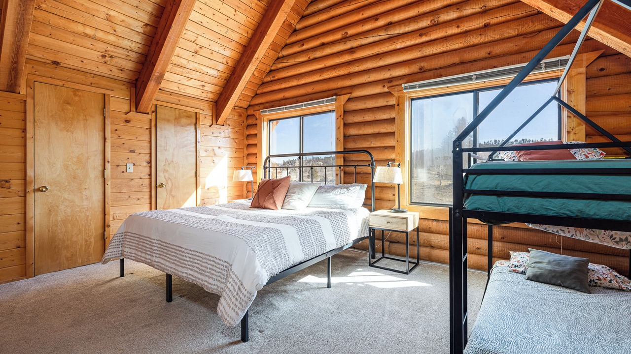Photo of Bedroom in Mammoth Creek