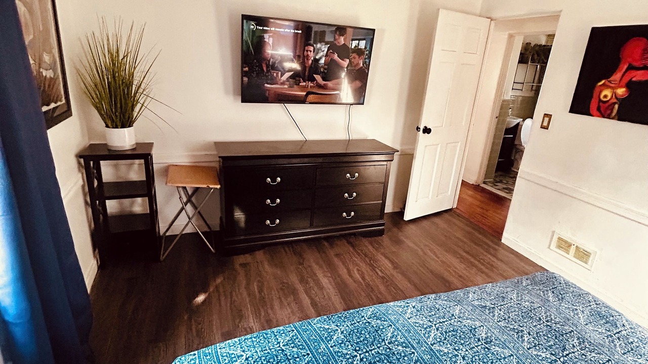 Photo of Bedroom in Alden Manor
