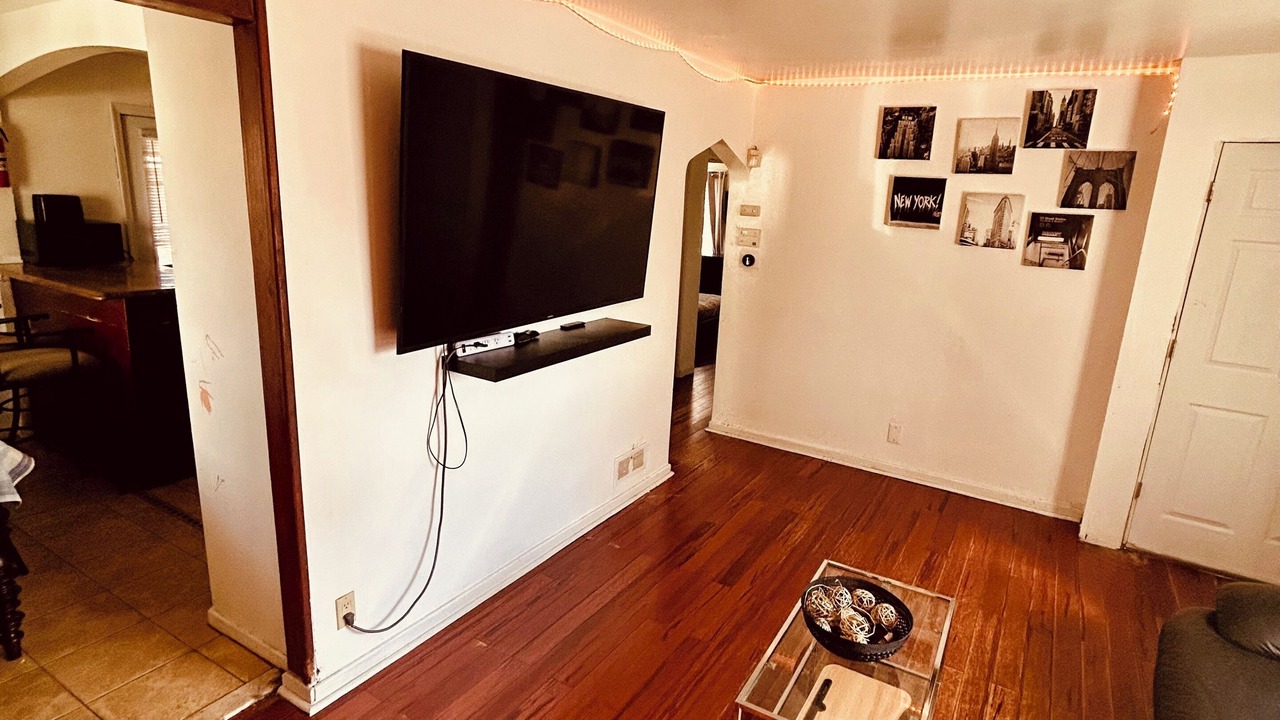 Photo of Livingroom in Alden Manor