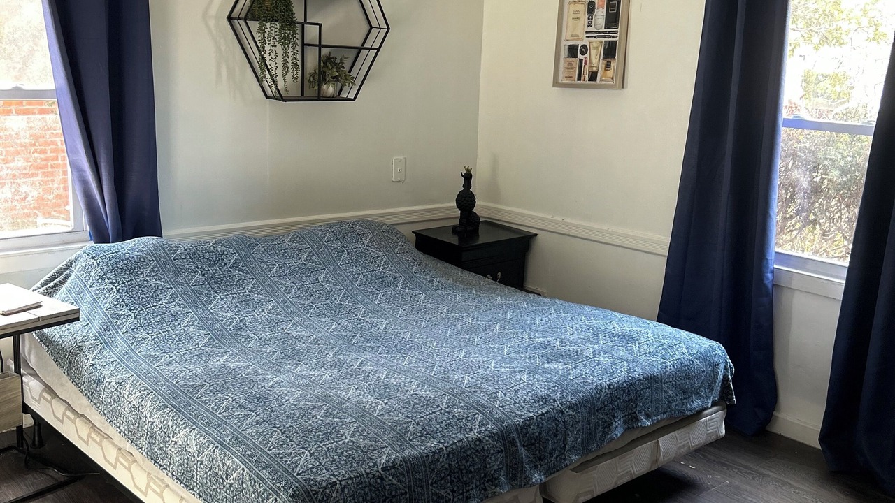 Photo of Bedroom in Alden Manor