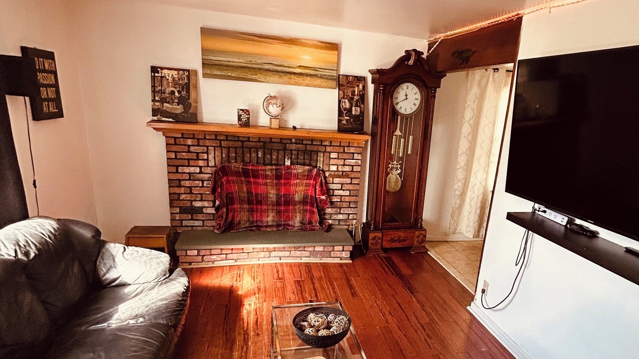 Photo of Livingroom in Alden Manor