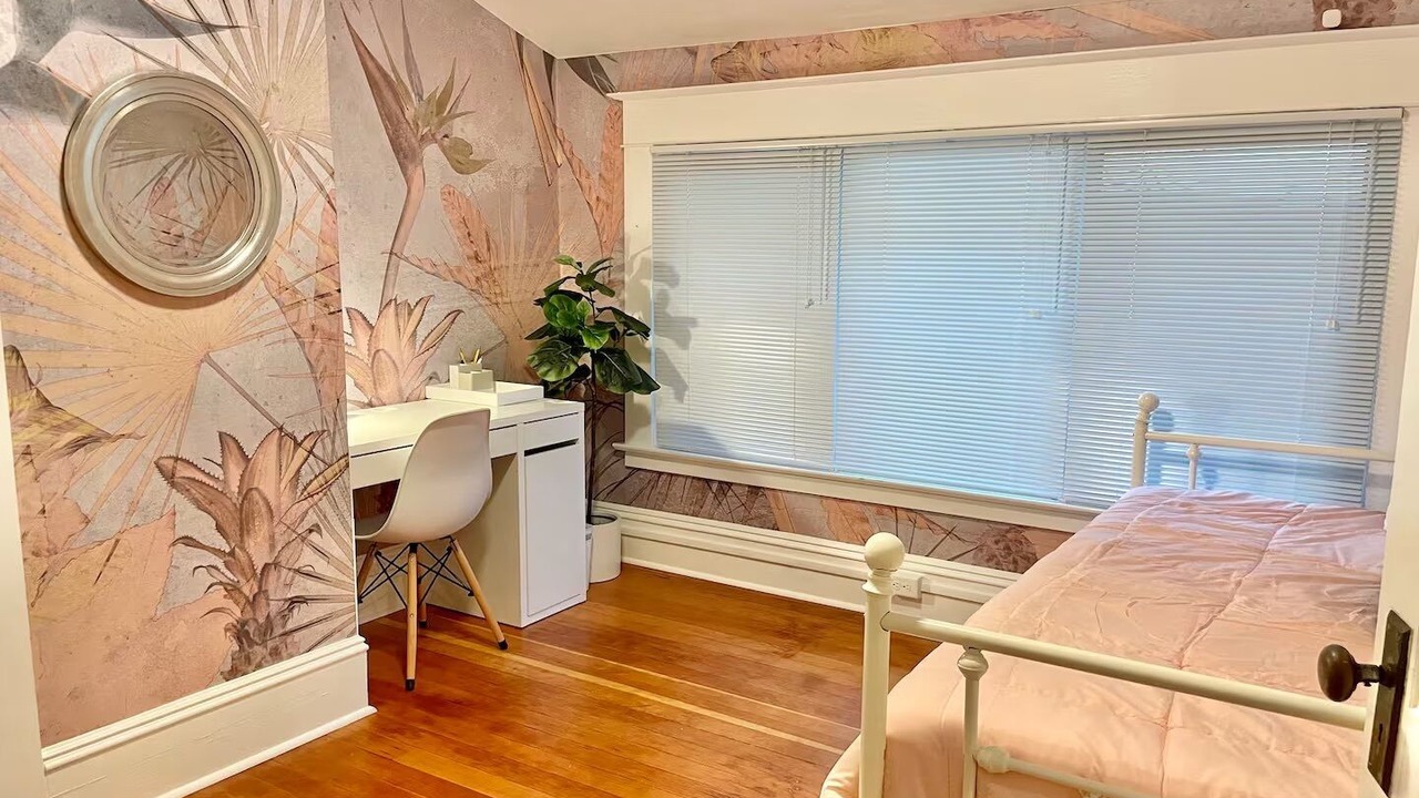 Photo of Bedroom in Hollywood District