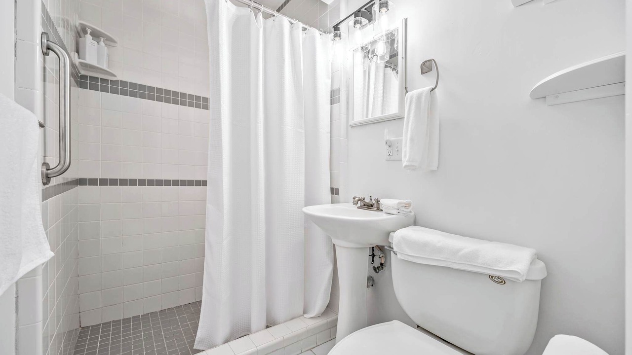 Photo of Bathroom in Orlando Beach