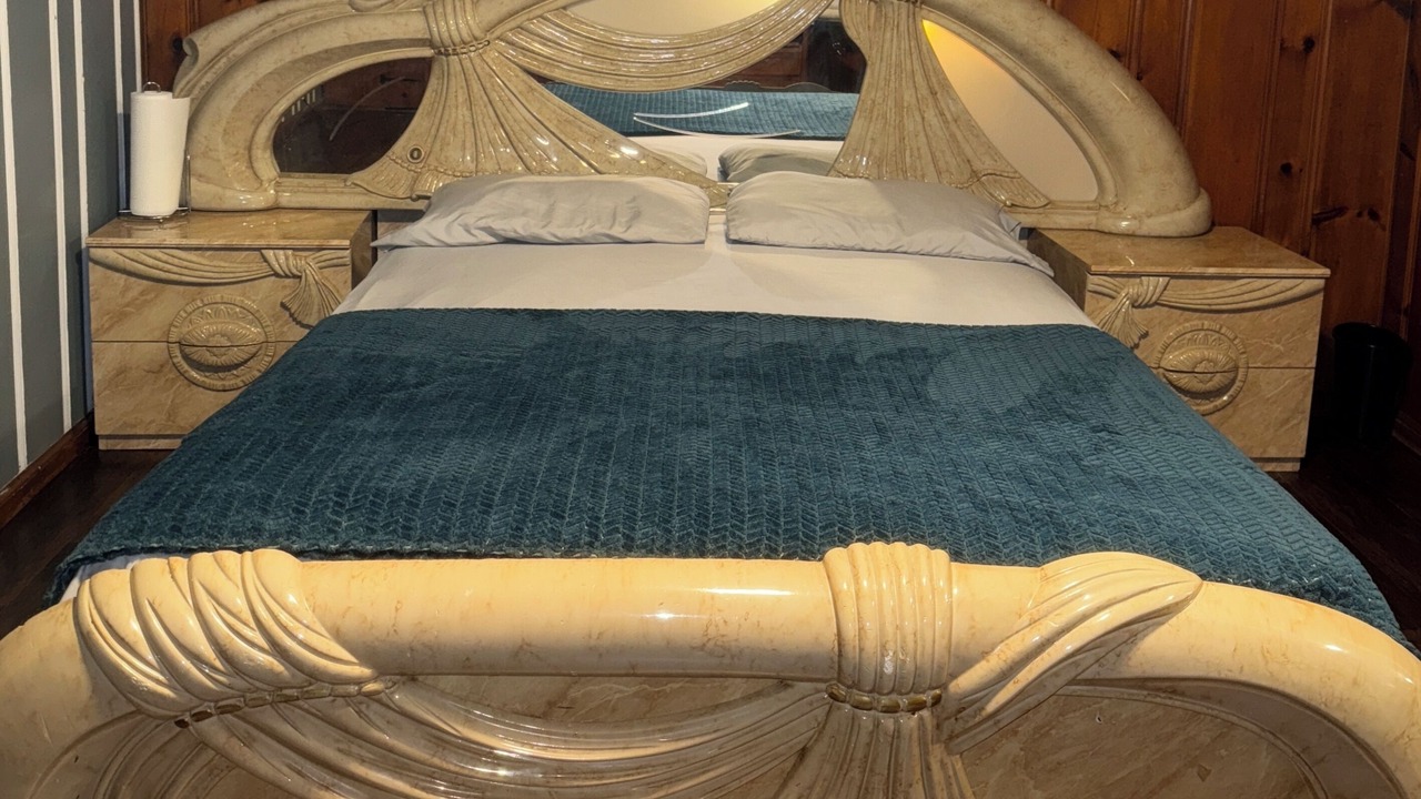 Photo of Bedroom in Alden Manor