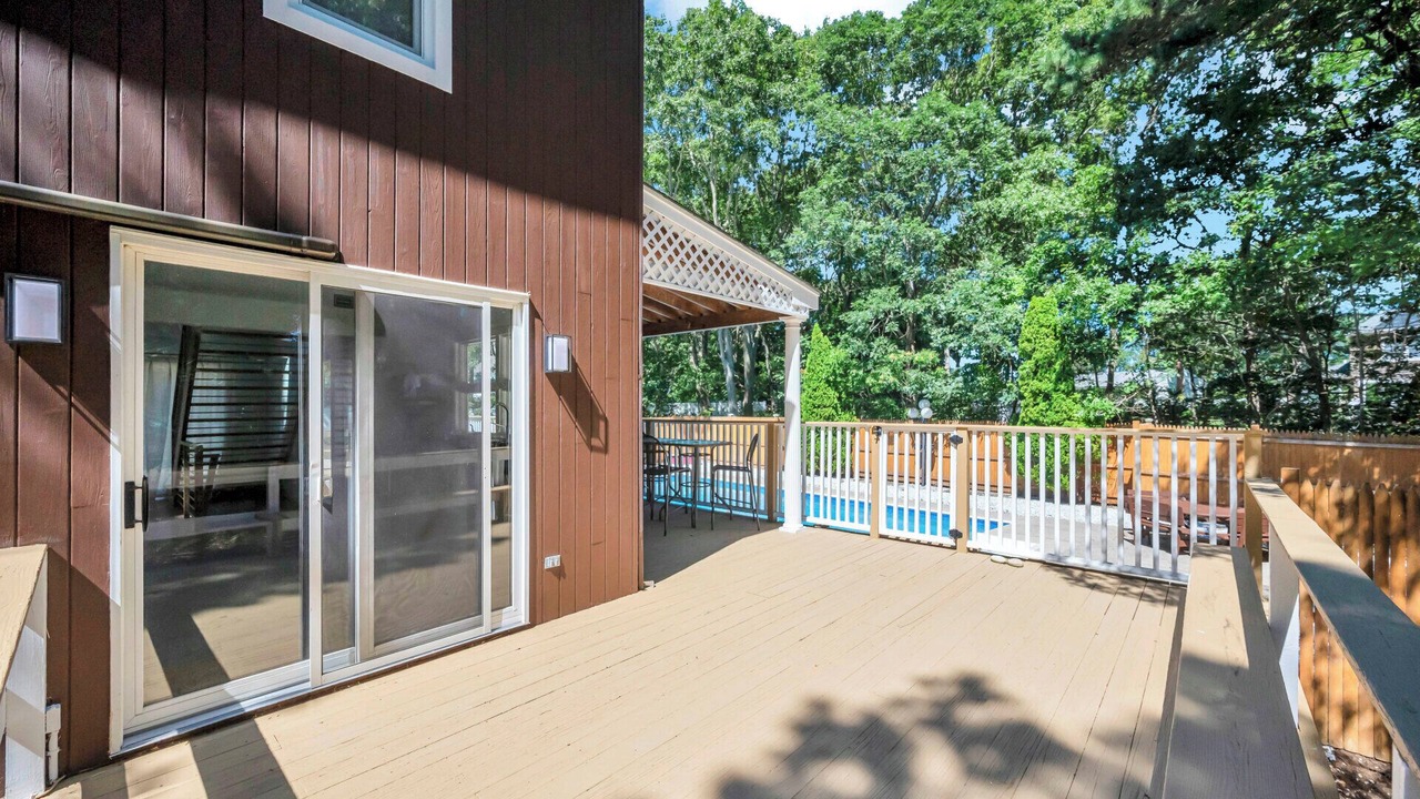 Photo of Patio Balcony in Hampton Bays