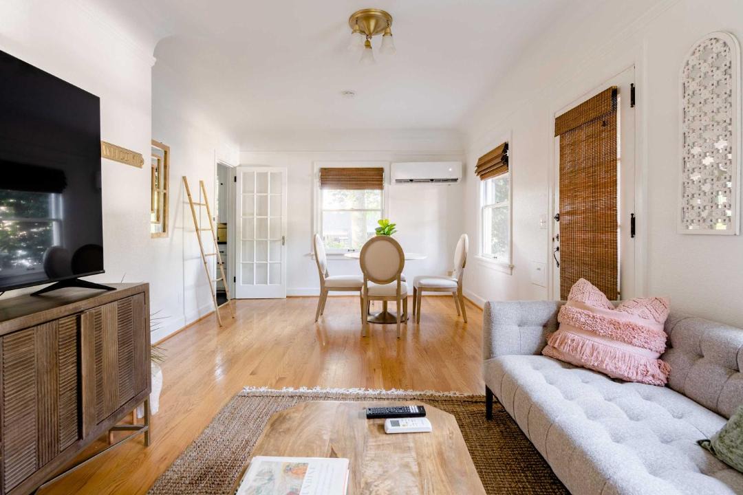 Photo of Livingroom in Hosford-Abernethy