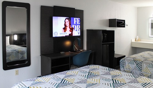 Deluxe Room, 2 Queen Beds, Non Smoking, Refrigerator & Microwave