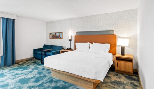 Room, 1 King Bed, Accessible, Lake View (Hearing)