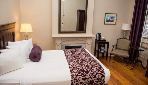 Deluxe Room, 1 Queen Bed