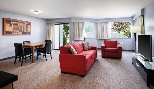 Suite, 1 Queen Bed, Patio, River View (Sitting Area, No Pets)