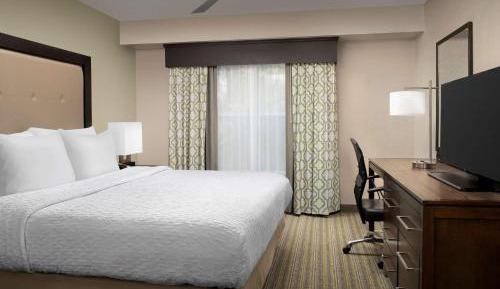 Two-Bedroom Suite with One King And Two Double Beds - Non-Smoking