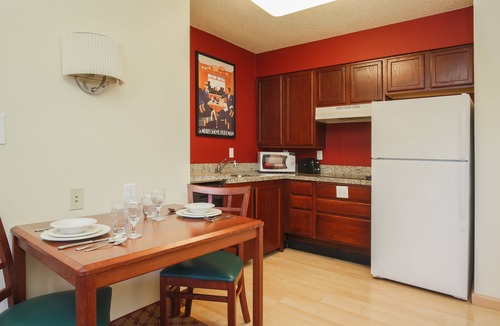 Flint Hotel | Residence Inn by Marriott Flint