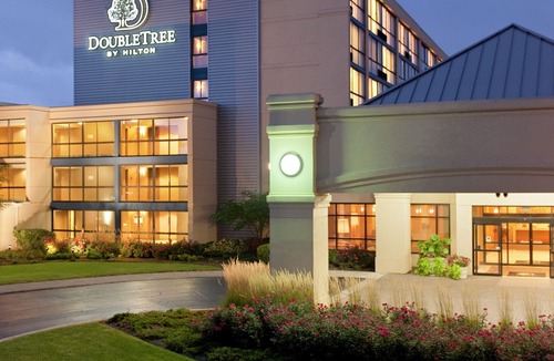Arlington Heights Hotel | DoubleTree by Hilton Chicago - Arlington Heights