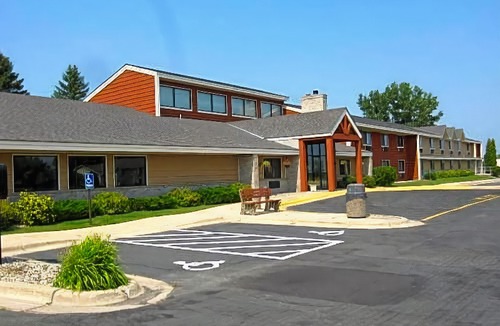 Hutchinson Hotel | AmericInn by Wyndham Hutchinson