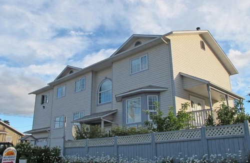 Whitehorse Hotel | Midnight Sun Inn