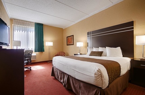 Pewaukee Hotel | Best Western Waukesha Grand