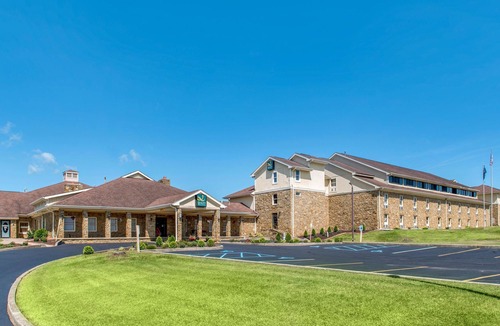 Avoca Hotel | Quality Inn & Suites Bedford West