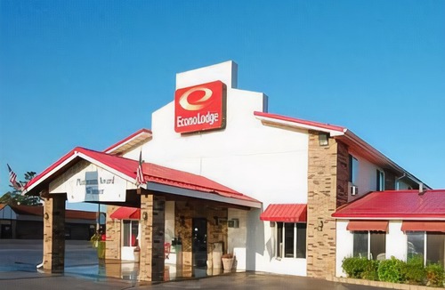 Escanaba Hotel | Travelodge by Wyndham Escanaba