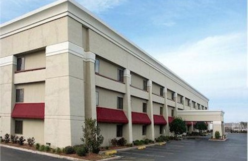 Springdale Hotel | La Quinta Inn by Wyndham Cincinnati North