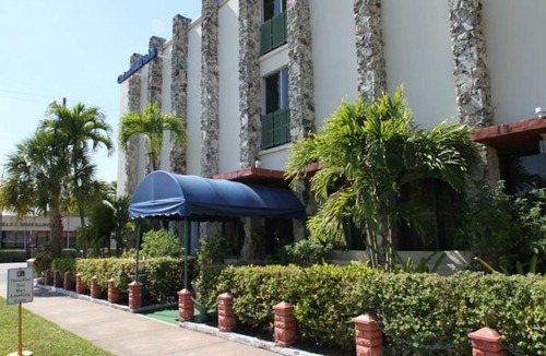 Douglas Hotel | Chateaubleau Hotel