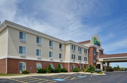 Rochelle Hotel | Holiday Inn Express Rochelle, an IHG Hotel
