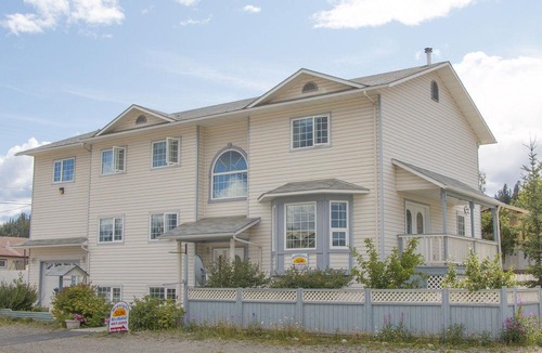 Whitehorse Hotel | Midnight Sun Inn