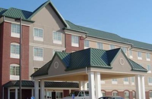 Quincy Hotel | Town & Country Inn and Suites