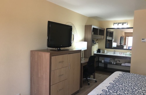 Batesville Hotel | Days Inn by Wyndham Batesville