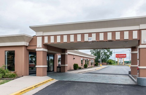 Hammond Hotel | Days Inn and Suites by Wyndham Hammond, IN