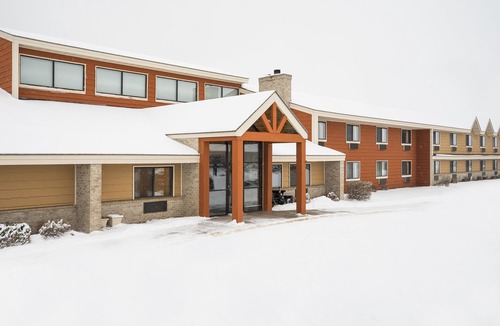 Hutchinson Hotel | AmericInn by Wyndham Hutchinson