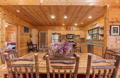Lakeside Cabin | CEDAR LODGE HIDEAWAY: Private pool, private beach, fireplace, & firepit.